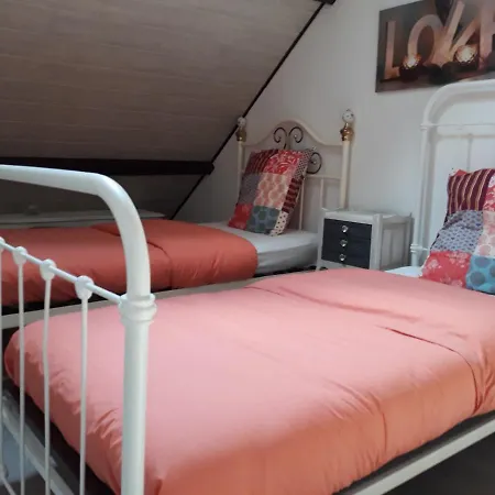 Oda ve Kahvaltı D'hotes Elvire Et Laurent Barbey 4*