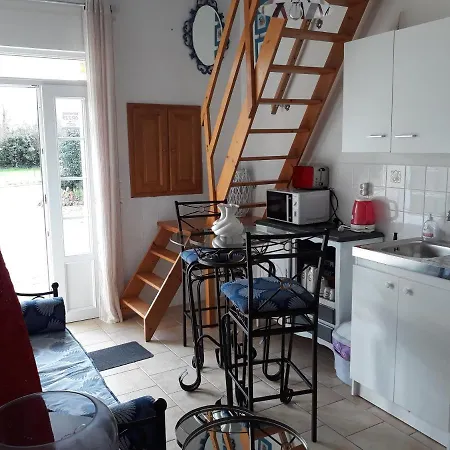 D'hotes Elvire Et Laurent Barbey Bed and breakfast