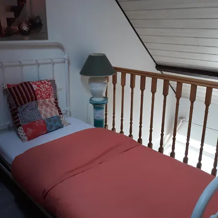 Oda ve Kahvaltı D'hotes Elvire Et Laurent Barbey 4*