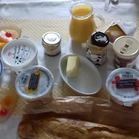 D'hotes Elvire Et Laurent Barbey Oda ve Kahvaltı 4*