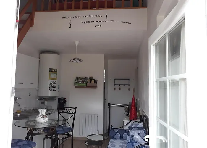 D'hotes Elvire Et Laurent Barbey Bed & Breakfast 4*